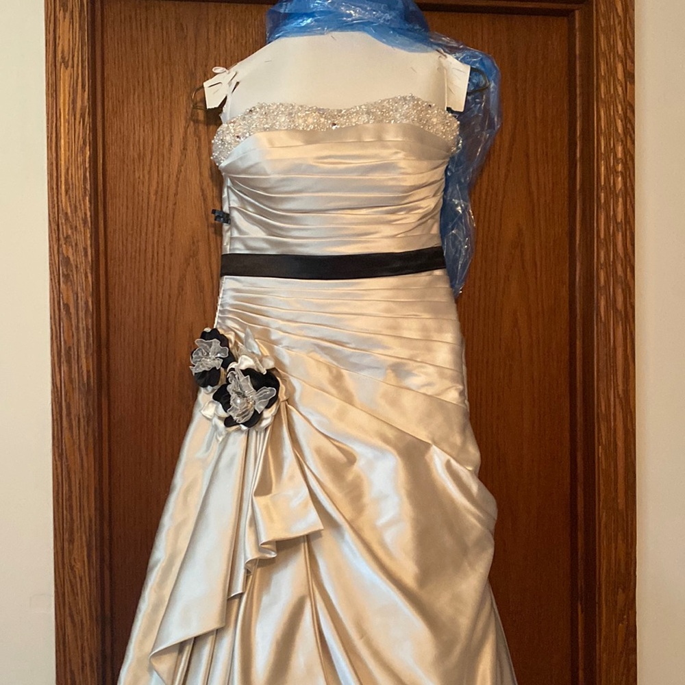 Mon Cheri Wedding Dress